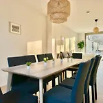Bright Modern Maisonette With Garden & Free Parking