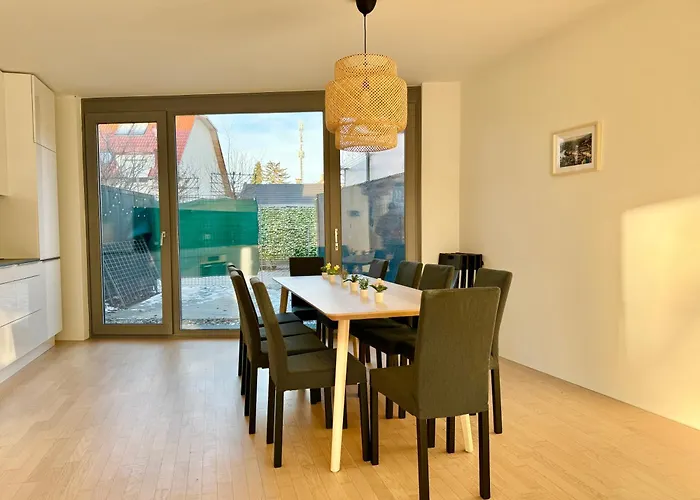 Bright Modern Maisonette With Garden & Free Parking