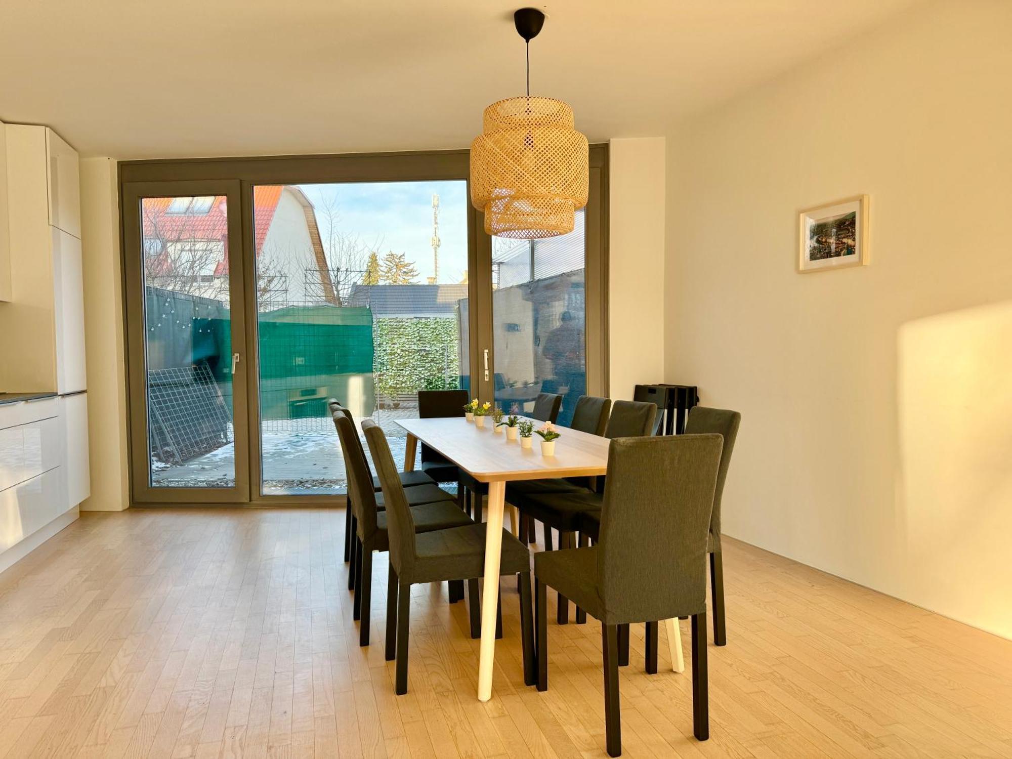 Bright Modern Maisonette With Garden & Free Parking