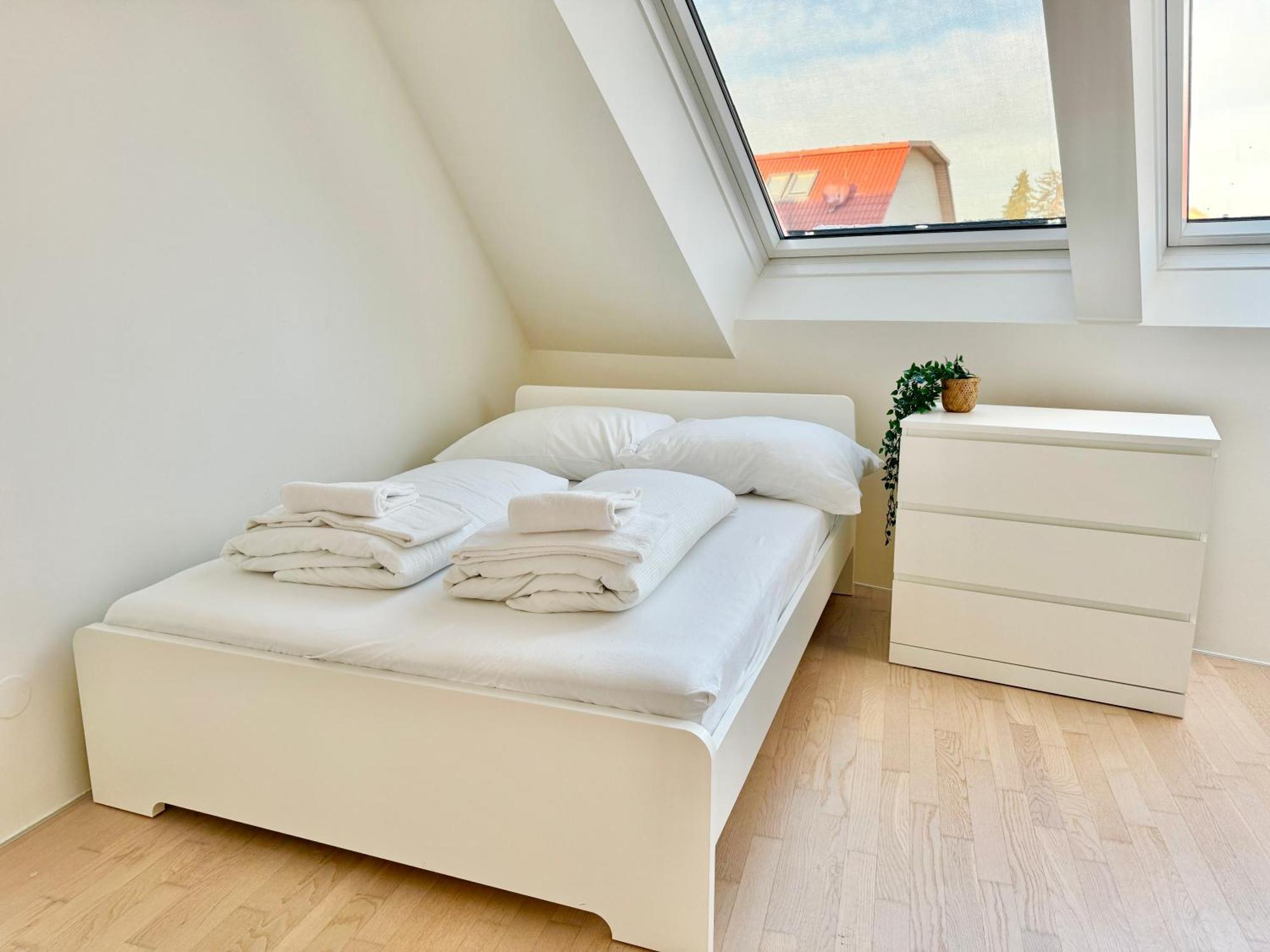 Apartment Bright Modern Maisonette With Garden & Free Parking