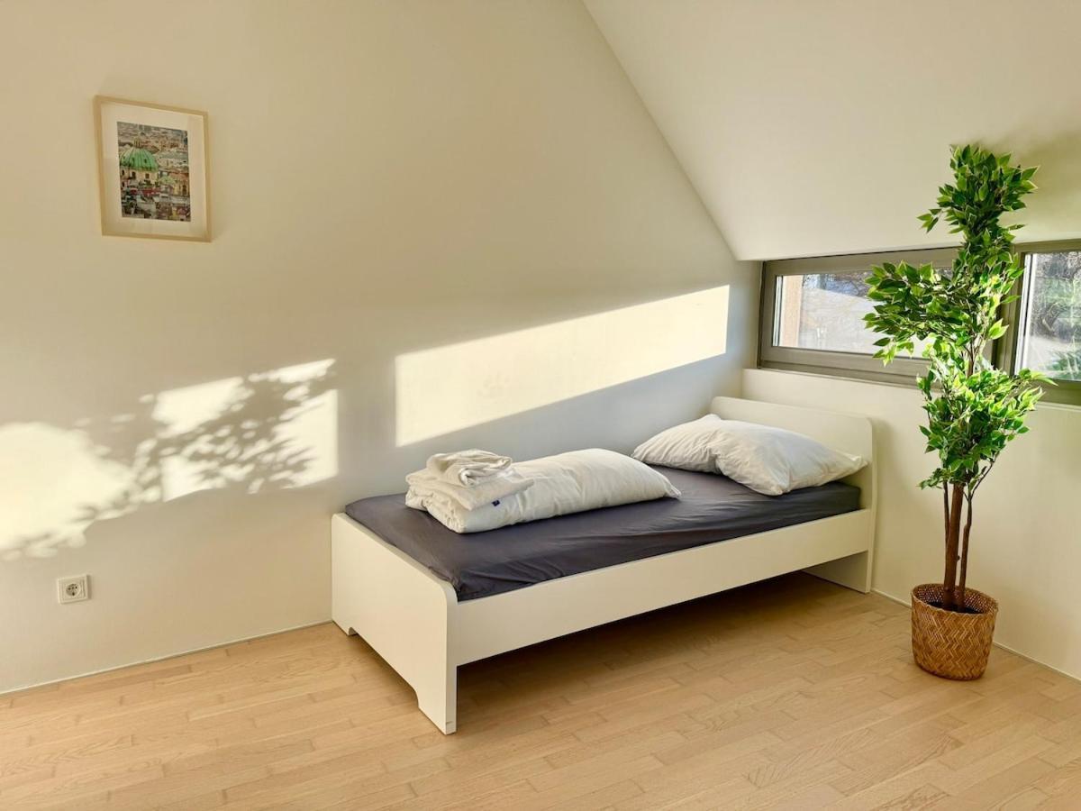 Apartment Bright Modern Maisonette With Garden & Free Parking