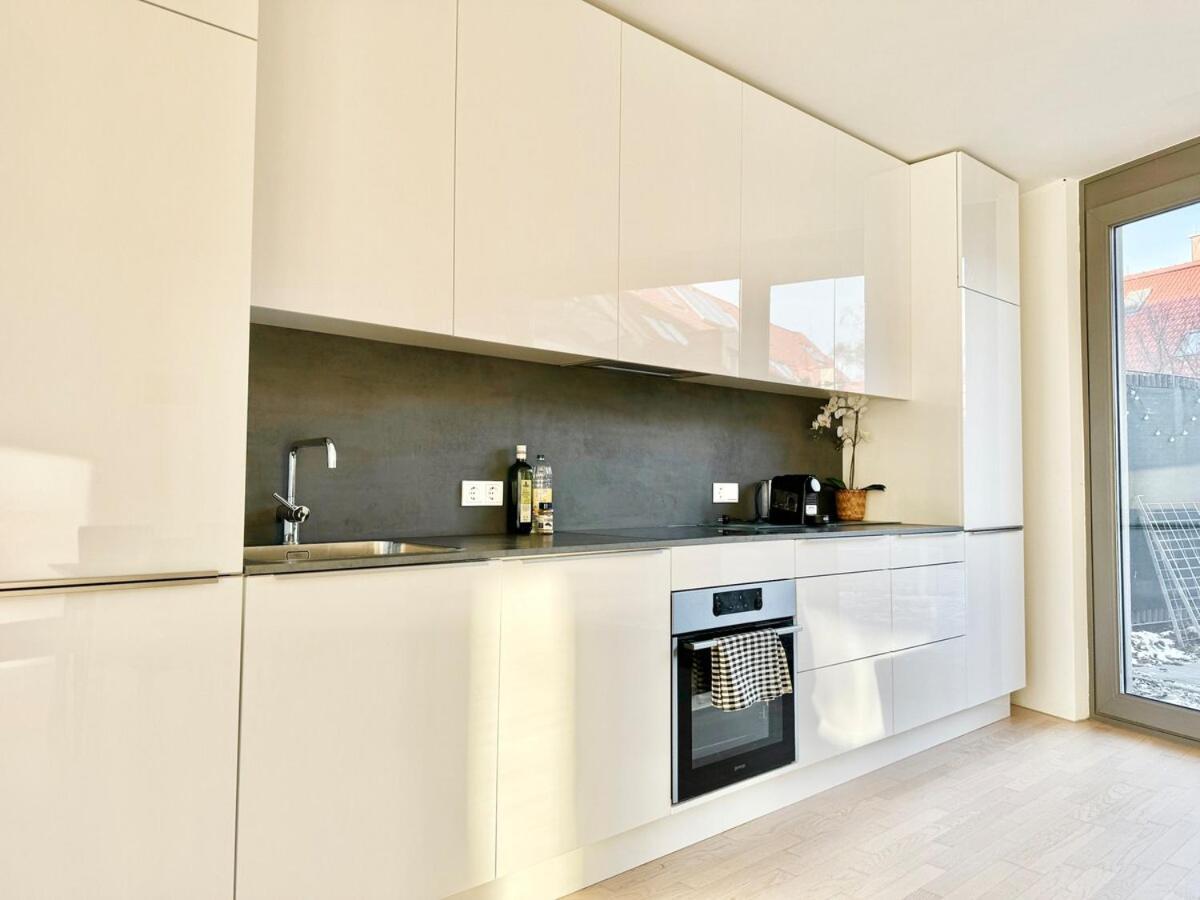 Apartment Bright Modern Maisonette With Garden & Free Parking *