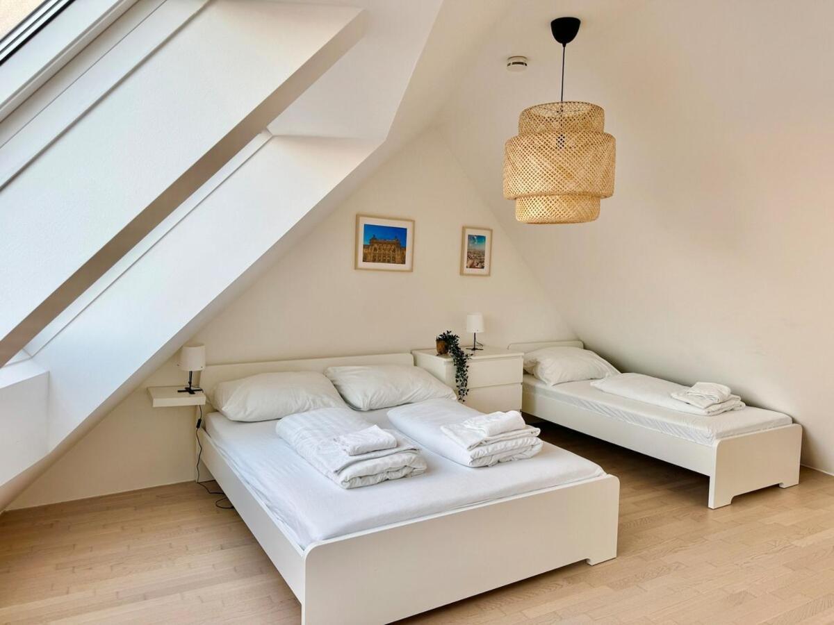 Apartment Bright Modern Maisonette With Garden & Free Parking *
